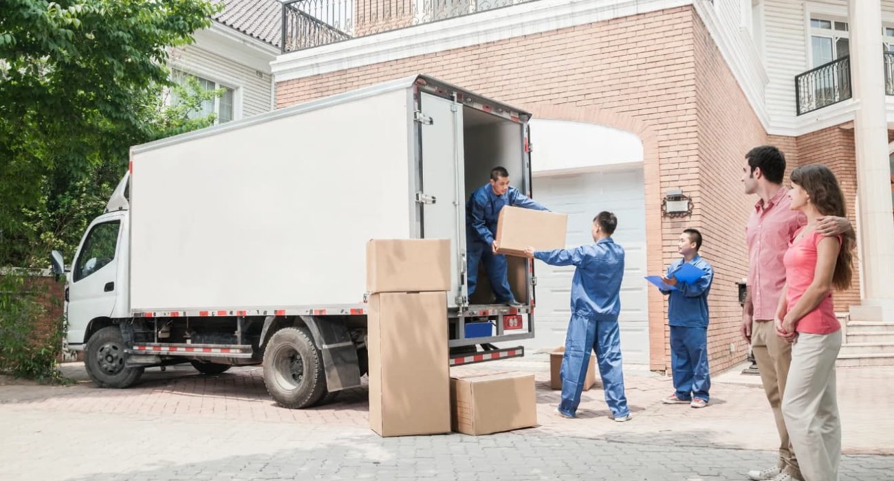 Maximizing Efficiency: Packing and Loading with Moving Truck Services